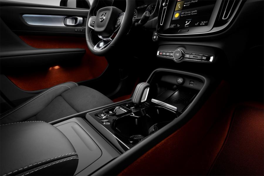 Интерьер Volvo XC40 T5 R-Design 2017 года  (WW) (фото 31 из 68)